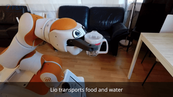 Assistenzroboter Lio liefert Essen und Trinken aus